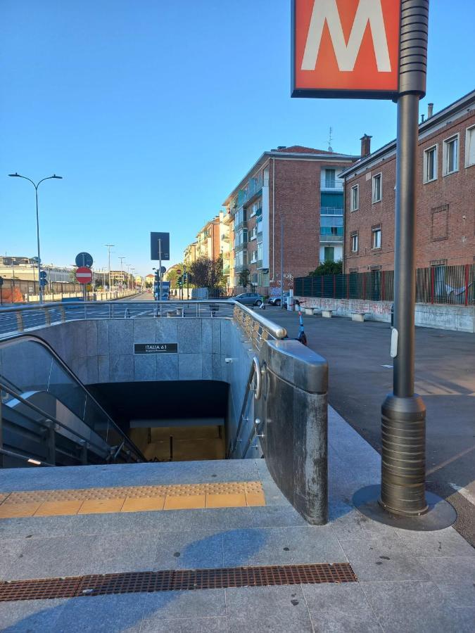 A Due Passi Metro Italia '61 Apartamento Turín Exterior foto